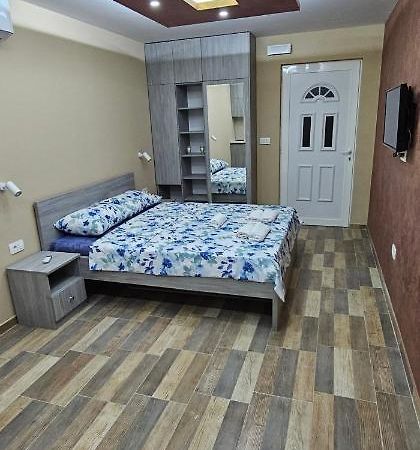 Ekonomic Apartmani Golubovci Zewnętrze zdjęcie