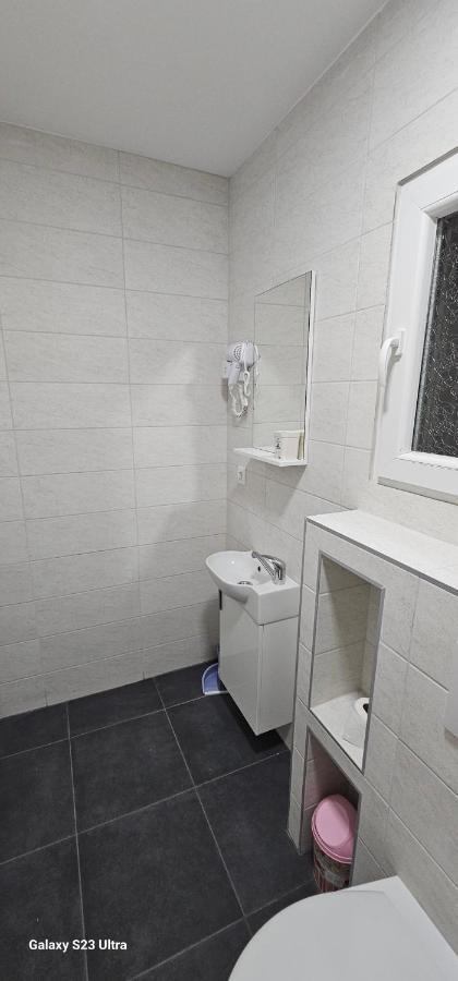 Ekonomic Apartmani Golubovci Zewnętrze zdjęcie
